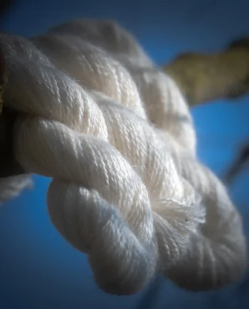 Angoros ožkų mocheriniai siūlai baltos spalvos natūrali ožkos vilna